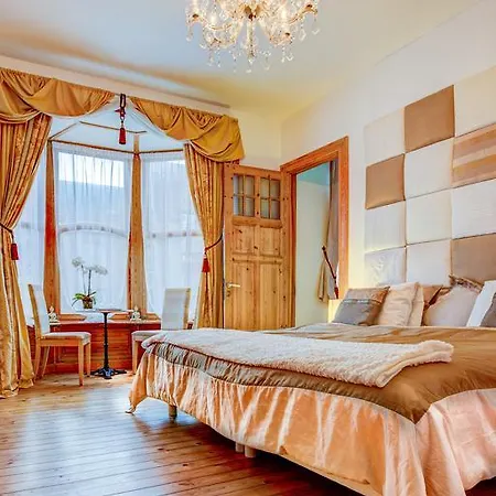 Azee Bed & Breakfast