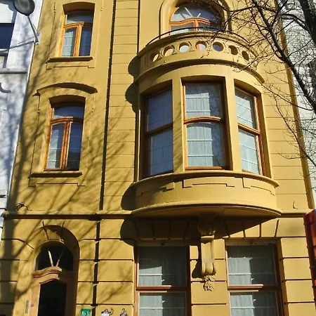 Azee Bed & Breakfast